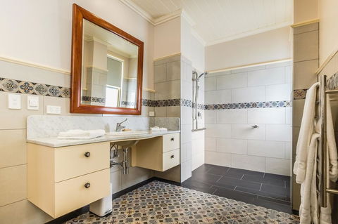Old Bank Boutique Hotel - Holiday Find 1