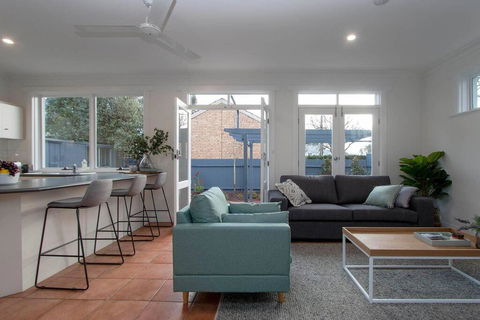 One Bedroom Cottage Close To Adelaide CBD - Holiday Find 0