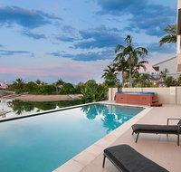 Opulence on Broadbeach - Holiday Find