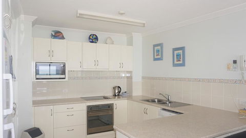 Pacific Surf Absolute Beachfront Apartments - Holiday Find 2