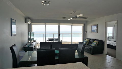 Pacific Surf Absolute Beachfront Apartments - Holiday Find 3