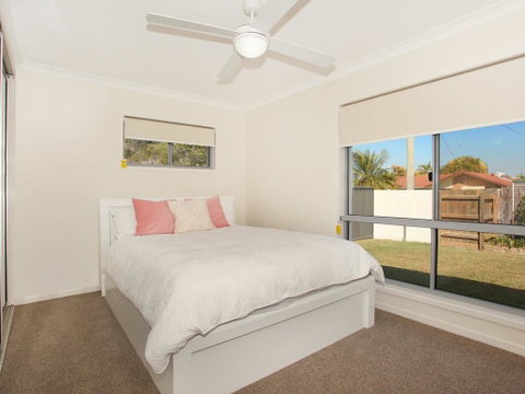 Palm 95 - Modern 4 BDRM Home With Pool - Holiday Find 1