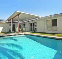 Palm 95 - Modern 4 BDRM Home with Pool - Holiday Find
