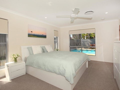 Palm 95 - Modern 4 BDRM Home With Pool - Holiday Find 2