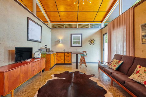 Palm Springs Suite - Holiday Find 3