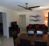 Palmgrove 2 - Rainbow Beach Pet Friendly Fully Fenced Air Conditioned Five Minutes To Beach - Holiday Find