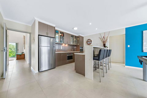 Panoramic Island Views - Shute Harbour - Holiday Find 3