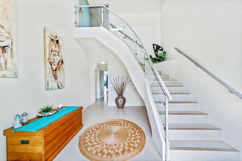 Panoramic Island Views - Shute Harbour - Holiday Find 1