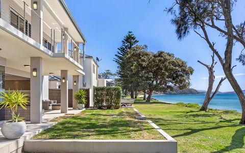 Paradise Beach House - Waterfront With Heated Pool - Holiday Find 3
