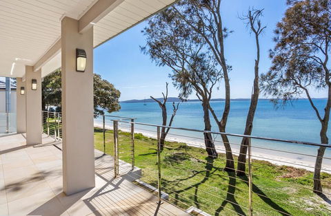 Paradise Beach House - Waterfront With Heated Pool - Holiday Find 2