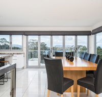 Paradise Point - Tamar Valley 14 Persons Residence with pool - Holiday Find