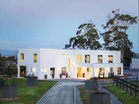 Paradise Point - Tamar Valley 14 Persons Residence With Pool - Holiday Find 1