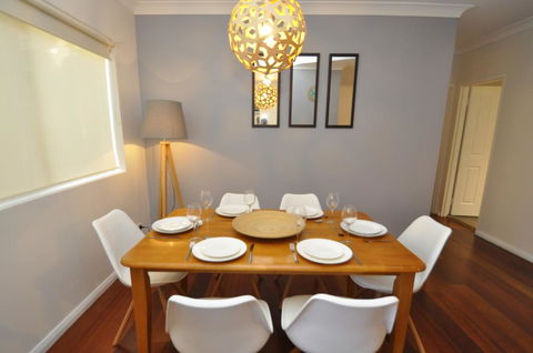 Parramatta Self-Contained Two-Bedroom Apartment (4LEN) - Holiday Find 2