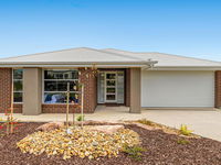 Pelican Waters