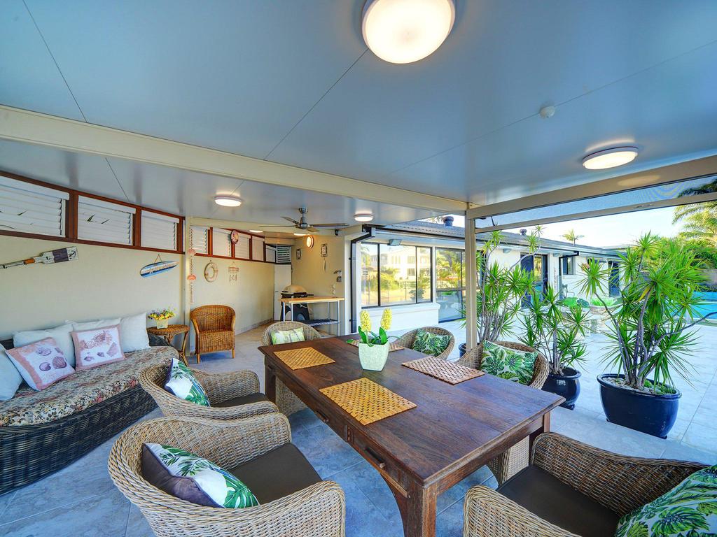 Broadbeach Waters QLD Holiday Find