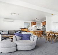 Penguin Cove - relax on the beach - Holiday Find