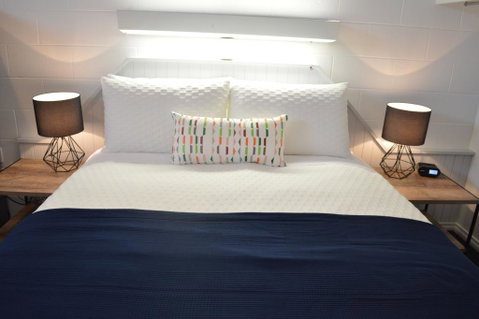 Penguin Seaside Motel - Holiday Find 1