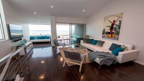 Perfect Beach Front Duplex - The Entrance North - Holiday Find 3