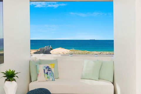 Perfect Beach Front Duplex - The Entrance North - Holiday Find 0