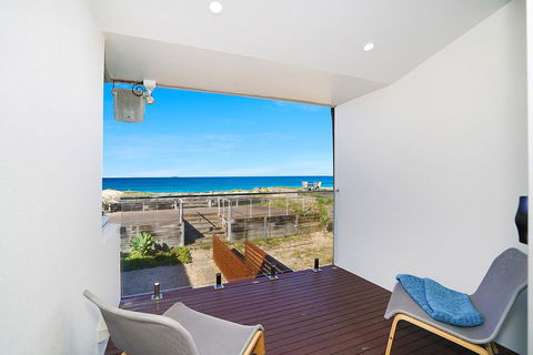 Perfect Beach Front Duplex - The Entrance North - Holiday Find 1