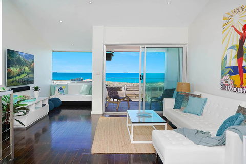 Perfect Beach Front Duplex - The Entrance North - Holiday Find 2
