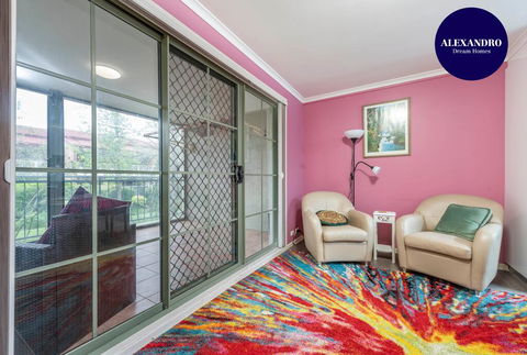 Pet Friendly Home - Pool & Parking - Tennis Court - Holiday Find 0