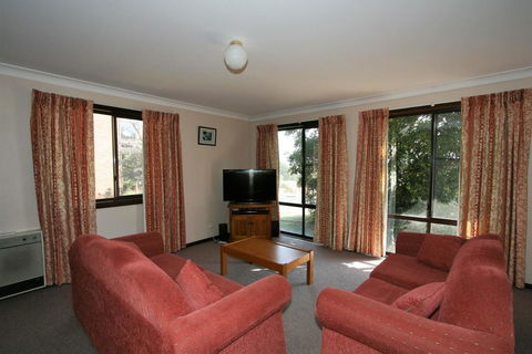 Petersdorf 4/129 Gippsland Street - Holiday Find 0