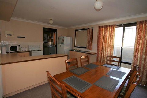 Petersdorf 4/129 Gippsland Street - Holiday Find 1