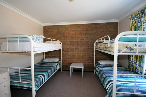 Petersdorf 4/129 Gippsland Street - Holiday Find 2