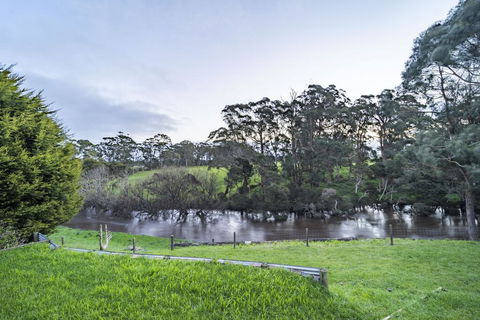Platypus Waters B&B - Holiday Find 3
