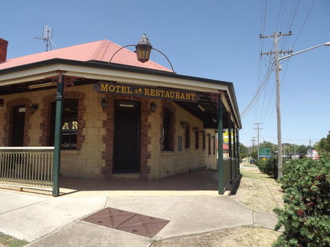 Poet's Recall Motel - Holiday Find 2