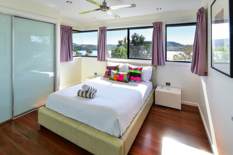 Point Blue On Hamilton Island - Holiday Find 1