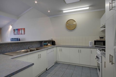 Port Lincoln Foreshore Apartments - Holiday Find 3