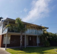 Portarlington beach shack 50 metres to the water - Holiday Find