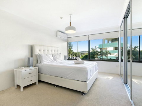 Private Apartment - Central Broadbeach - Holiday Find 2