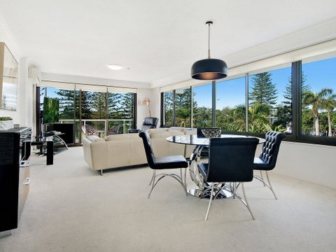 Private Apartment - Central Broadbeach - Holiday Find 0