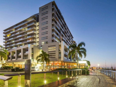 Privately Owned Hotel Room By Cairns Marina 222 - Holiday Find 1
