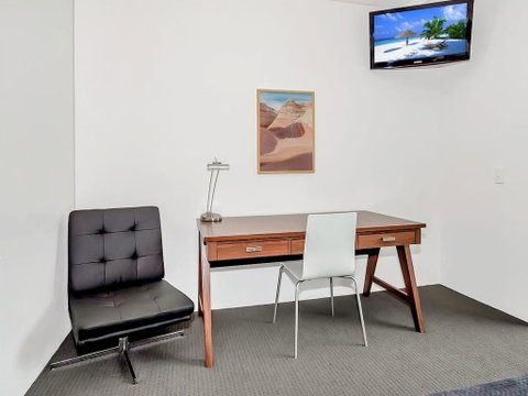Privately Owned Hotel Room By Cairns Marina 222 - Holiday Find 2