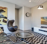 Professional living minutes from the city - Holiday Find