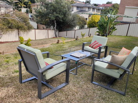Quiet And Spacious Living Close To All Attractions - Holiday Find 3
