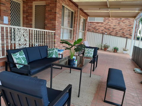Quiet And Spacious Living Close To All Attractions - Holiday Find 1