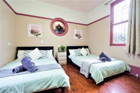 Quiet Quadruple Private Room In Strathfield 3min to Train Station sleeps 4b