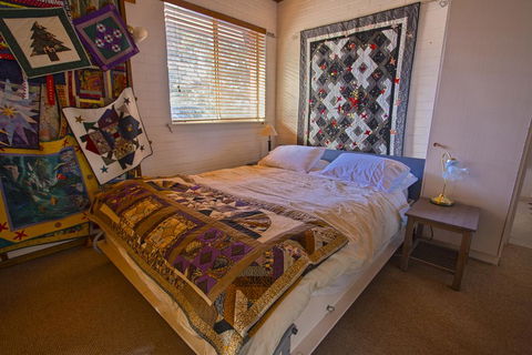 Quilters Studio - Holiday Find 2
