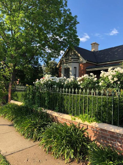 QUILTY HOUSE (Formerly Beethovens) - Holiday Find 3