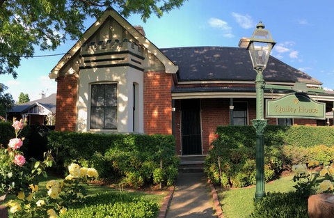 QUILTY HOUSE (Formerly Beethovens) - Holiday Find 2