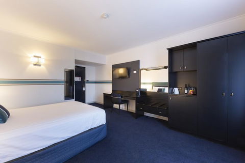 Ramada Diplomat Canberra - Holiday Find 2