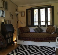 Redhaus Artist Cottage - Holiday Find