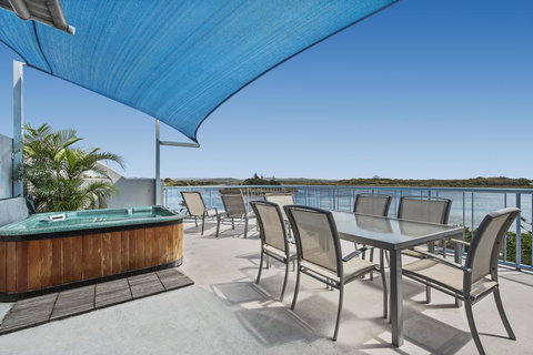 Reflections Holiday Apartments - Holiday Find 2