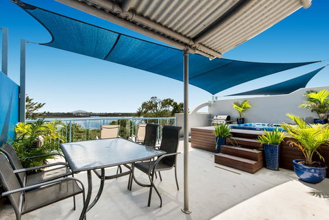 Reflections Holiday Apartments - Holiday Find 1