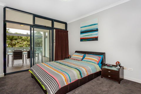 Rockingham Beachfront Apartment - Holiday Find 1
